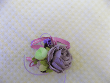 Charger l&#39;image dans la galerie, Boutonnière violette
